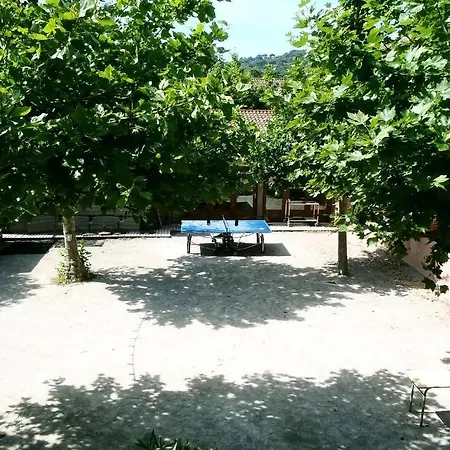 Lou Riou Village אתר נופש