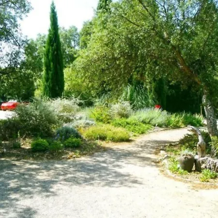 Lou Riou Village אתר נופש