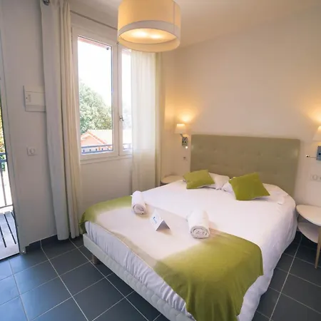 Lou Riou Village אתר נופש 3*
