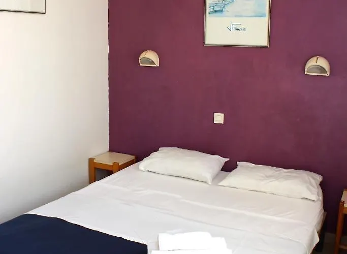 Lou Riou Village 3* 쎙뜨호뻬