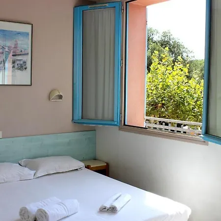 Lou Riou Village Курортный комплекс Сен-Тропе